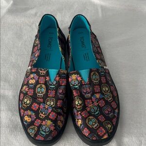 Toms Di De Los Muertos Women’s Size 9.5 (glow in the dark)